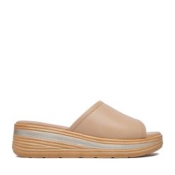 Klapki Lasocki. Brązowe klapki damskie Lasocki, bez wzorów, bez obcasa, bez zapięcia. Za 169.99 zł.