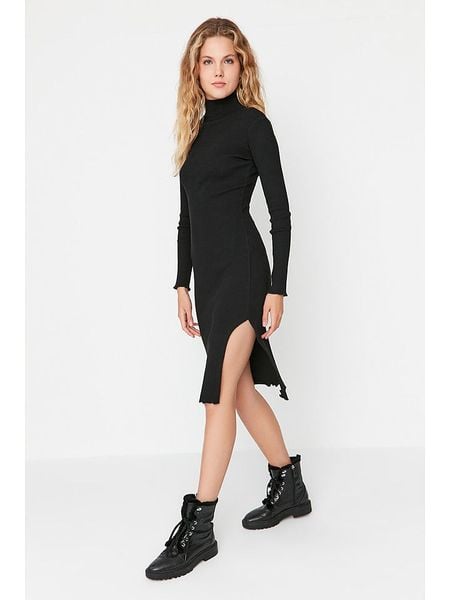 Trendyol Sukienka w kolorze czarnym rozmiar: XL. Czarne sukienki damskie Trendyol, bez wzorów, bez ramiączek. Za 52.99 zł.