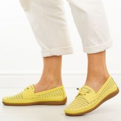 Żółte ażuowe skórzane mokasyny damskie Vinceza 93217. Żółte mokasyny damskie VINCEZA, na jesień, z jeansu, z okrągłym noskiem, bez obcasa. W wyprzedaży za 192.72 zł.
