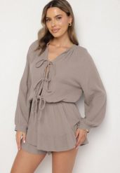 Ciemnobeżowy Wiązany Bawełniany Kombinezon Boho z Falbankami i Wiązaniem Lalelia. Brązowe sukienki damskie Born2be, bez wzorów, z bawełny, boho, bez ramiączek. W wyprzedaży za 144.49 zł.