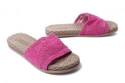 ARTIKER RELAKS 52C2414 pink, klapki damskie. Czerwone klapki damskie Artiker Relaks, bez wzorów, bez obcasa, na obcasie, bez zapięcia. Za 71.94 zł.