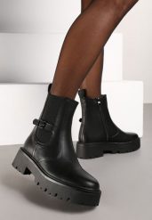 Czarne Botki Sztyblety z Ozdobnym Paseczkiem Batiala. Czarne botki damskie Born2be, z jeansu, eleganckie, bez obcasa, na płaskiej podeszwie, bez zapięcia. Za 139.99 zł.