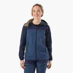 Kurtka outdoor hiking damska Swedemount Lofoten Stretch Jacket szybkoschnąca. Niebieskie kurtki damskie SWEDEMOUNT, bez wzorów, z tkaniny, bez kaptura. Za 499.99 zł.