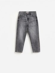 Jeansy mom fit z krótszą nogawką - szary. Szare jeansy damskie Reserved. Za 129.99 zł.