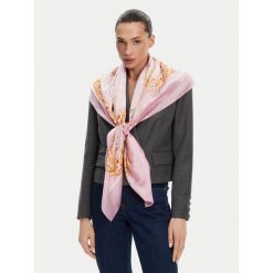 Chusta Guess. Czerwone chusty damskie Guess, z aplikacjami. Za 229.99 zł.
