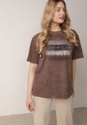 Brązowy T-shirt z Bawełny o Kroju Oversize z Napisem Orinvyra. Brązowe t-shirty damskie Born2be, m, bez wzorów, z bawełny, bez kołnierzyka. Za 59.99 zł.