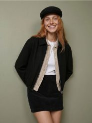 Bluza z bawełną z zamkiem i kołnierzykiem - czarny. Czarne bluzy damskie Sinsay, l, bez wzorów, z bawełny, bez kaptura. Za 59.99 zł.