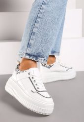 Białe Sneakersy na Grubej Tłoczonej Podeszwie z Panterką Iverina. Białe obuwie sportowe damskie Born2be, z materiału, bez zapięcia. Za 109.99 zł.