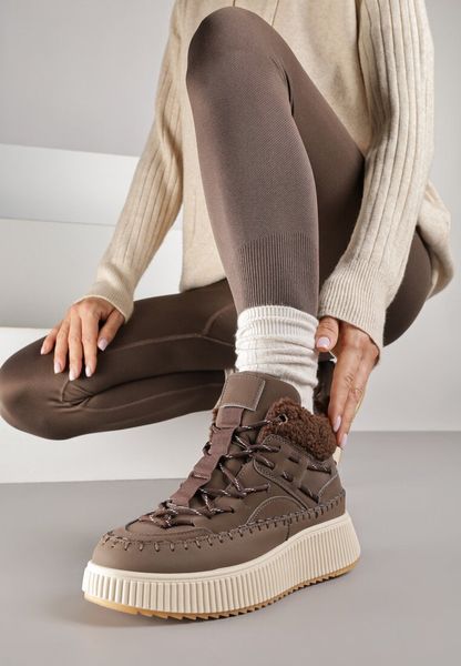 Brązowe Śniegowce Traperki Vices na Platformie z Tłoczeniem Ozdobione Przeszyciami Lerriva. Brązowe śniegowce damskie Renee, z jeansu. Za 84.99 zł.