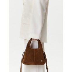 Torebka Coach. Brązowe torebki klasyczne damskie Coach, bez dodatków. Za 1,869.00 zł.