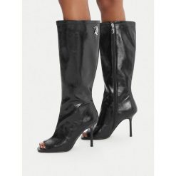 Kozaki Juicy Couture. Czarne kozaki damskie Juicy Couture, bez obcasa, na szpilce, bez zapięcia. Za 349.99 zł.