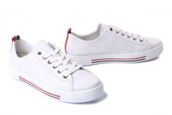 RIEKER REMONTE D0900-80 white, półbuty damskie. Białe półbuty damskie Rieker Remonte, bez wzorów, ze skóry, bez obcasa, bez zapięcia. Za 359.90 zł.
