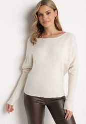 Jasnobeżowy Sweter z Lnem i Dekoltem w Łódkę o Kroju Oversize Sassirra. Brązowe swetry klasyczne damskie Born2be, l, z jeansu, bez kołnierzyka. Za 129.99 zł.