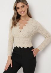 Beżowa Bluzka z Kopertowym Dekoltem i Tłoczeniem Iveline. Brązowe bluzki damskie Born2be, bez wzorów, z tkaniny, bez kołnierzyka, bez ramiączek. Za 89.99 zł.