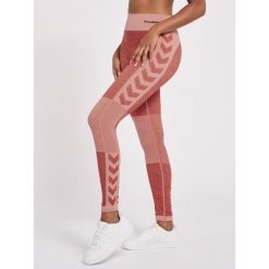 Damskie legginsy mid-rise Hummel Clea. Czerwone legginsy damskie Hummel, bez zapięcia, na fitness i siłownię. Za 161.50 zł.