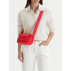 Torebka Beverly Hills Polo Club. Czerwone listonoszki damskie Beverly Hills Polo Club, bez wzorów, bez dodatków. Za 199.99 zł.