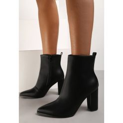 Czarne Botki Deloney. Czarne botki damskie Renee, na jesień, klasyczne, ze szpiczastym noskiem, za kostkę, bez obcasa, na obcasie, bez zapięcia. Za 59.99 zł.