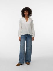 Vero Moda Bluzka w kolorze białym rozmiar: M. Białe bluzki damskie Vero Moda, m, bez wzorów, z bawełny, bez kołnierzyka, bez ramiączek. Za 115.95 zł.
