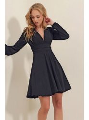 Trend Alacati Sukienka w kolorze czarnym rozmiar: XL. Czarne sukienki damskie Trend Alacati, bez wzorów, bez ramiączek. Za 65.85 zł.