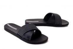 IPANEMA Street II FEM 83244 20766 black/black, klapki damskie. Czarne klapki damskie Ipanema, bez wzorów, bez obcasa, bez zapięcia. Za 79.99 zł.