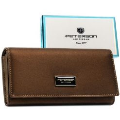 Portfel damski ze skóry naturalnej i ekologicznej w brązowym kolorze, wyposażony w system RFID PTN PS122-HNL Peterson. Brązowe portfele damskie Peterson, bez wzorów, ze skóry. Za 129.99 zł.