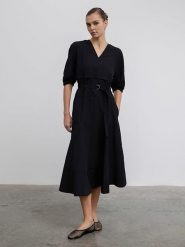 BGN Sukienka w kolorze czarnym rozmiar: 34. Czarne sukienki damskie BGN, bez wzorów, bez ramiączek. Za 86.99 zł.