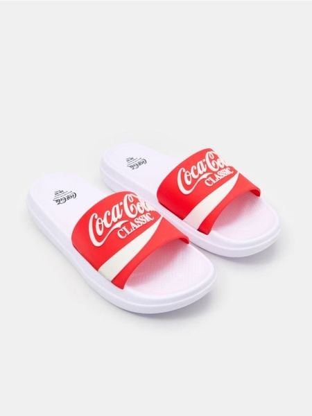Klapki Coca-Cola - wielobarwny. Klapki damskie Sinsay, bez wzorów, bez obcasa, bez zapięcia. Za 35.99 zł.