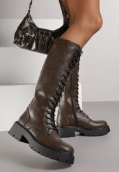 Brązowe Kozaki VICES Typu Workery w Grungowym Stylu Unalira. Brązowe kozaki damskie Renee, z jeansu, bez obcasa, na płaskiej podeszwie, bez zapięcia. Za 169.99 zł.