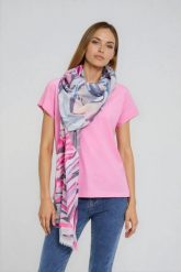 Wzorzysty szal fuksjowy. Szaliki damskie MOODO, bez wzorów, z poliesteru. Za 49.99 zł.