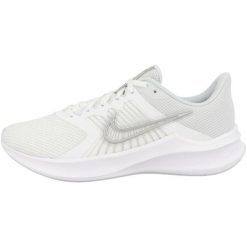 Buty do biegania damskie Nike Wmns Downshifter 11. Białe obuwie sportowe damskie Nike, bez zapięcia, do biegania. Za 403.00 zł.