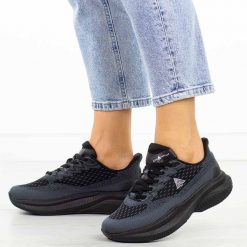 Czarne przewiewne buty damskie McArthur Mc21w. Czarne obuwie sportowe damskie McArthur, z dresówki, do biegania. Za 199.00 zł.