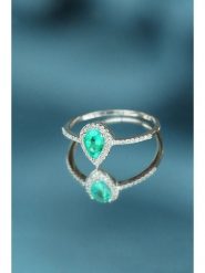 ATELIER DU DIAMANT Złoty pierścionek "Perrine" z diamentami i szmaragdem rozmiar: 50. Szare pierścionki damskie ATELIER DU DIAMANT, z diamentem, złote. Za 1,217.99 zł.