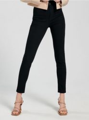 Jeansy skinny z wysokim stanem - czarny. Czarne jeansy damskie Sinsay, z podwyższonym stanem. W wyprzedaży za 22.99 zł.