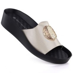 Klapki damskie na platformie złote Potocki 43326. Żółte klapki damskie POTOCKI, bez wzorów, ze skóry ekologicznej, bez obcasa, na platformie, bez zapięcia. Za 139.99 zł.