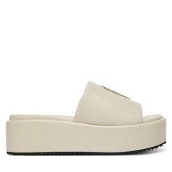 Klapki Blauer. Klapki damskie Blauer, bez wzorów, bez obcasa, bez zapięcia. Za 219.99 zł.