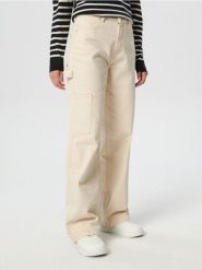 Jeansy wide leg high waist - kremowy. Białe jeansy damskie Sinsay, z podwyższonym stanem. Za 79.99 zł.