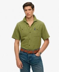 Superdry Krótka koszula teksturowana The Merchant Store – Relaxed fit. Zielone koszule damskie Superdry, m, bez wzorów, z bawełny, klasyczne, bez kołnierzyka, bez ramiączek. Za 330.40 zł.