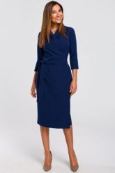 Elegancka sukienka biznesowa kopertowa midi z paskiem w talii granat. Sukienki damskie Stylove, bez wzorów, biznesowe, bez ramiączek. Za 309.00 zł.