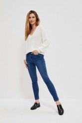 Jeansy skinny ze średnim stanem ciemnoniebieskie. Niebieskie jeansy damskie MOODO, bez wzorów, z bawełny. W wyprzedaży za 44.99 zł.