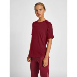 Koszulka damska Hummel MT Vanja. Czerwone koszulki damskie Hummel, s, bez wzorów, bez kołnierzyka, bez ramiączek. Za 135.00 zł.