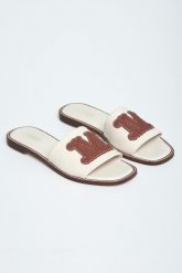 Klapki damskie Geneve MAX MARA BEACHWEAR. Klapki damskie Max Mara Beachwear, bez wzorów, bez obcasa, bez zapięcia. W wyprzedaży za 692.30 zł.