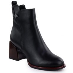 Skórzane botki damskie na ozobnym obcasie czarne Filippo DBT7363. Czarne botki damskie Filippo, ze skóry, bez obcasa, bez zapięcia. Za 299.99 zł.