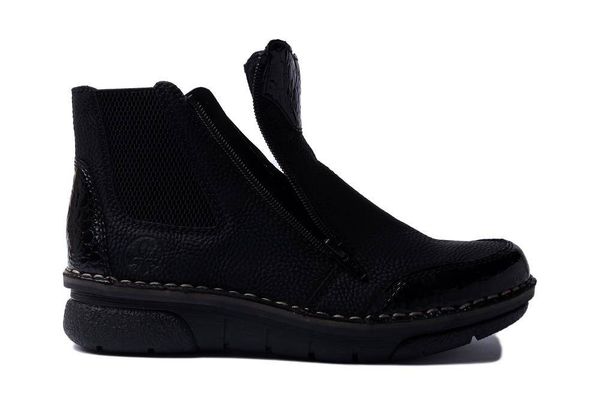 RIEKER 73355-00 black, botki damskie. Czarne botki damskie Rieker, na zimę, z polaru, bez obcasa, bez zapięcia. Za 349.90 zł.
