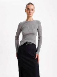 BGN Sweter w kolorze szarym rozmiar: 36. Szare swetry klasyczne damskie BGN, bez kołnierzyka. Za 114.17 zł.