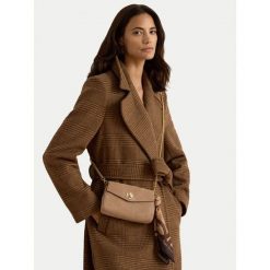Torebka LAUREN RALPH LAUREN. Brązowe listonoszki damskie Lauren Ralph Lauren, bez wzorów, bez dodatków. Za 1,199.00 zł.