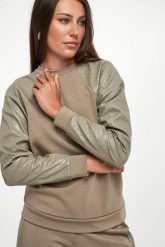 Bluza damska logowana ARMANI EXCHANGE. Bluzy damskie Armani Exchange, m, bez wzorów, bez kaptura. W wyprzedaży za 335.40 zł.