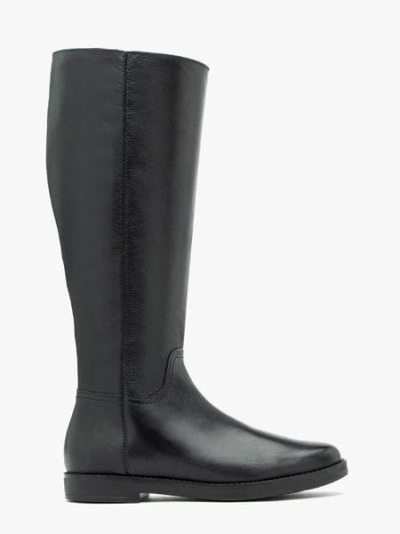 Czarne kozaki z szeroką cholewką. Czarne kozaki damskie Ryłko, ze skóry, z okrągłym noskiem, bez obcasa, na płaskiej podeszwie, bez zapięcia. Za 649.99 zł.