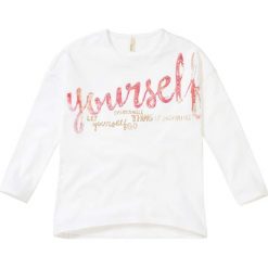 Koszulka w kolorze białym. Białe t-shirty i koszulki chłopięce Benetton, z nadrukiem, z bawełny, z okrągłym kołnierzem, z długim rękawem. W wyprzedaży za 17.95 zł.