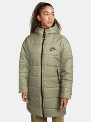 Nike Sportswear Płaszcz zimowy w kolorze khaki rozmiar: XL. Brązowe płaszcze damskie Nike Sportswear, na zimę, xl, bez wzorów, z puchu, bez kaptura. Za 342.60 zł.