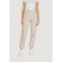 Spodnie Kobieta GUESS ACTIVE PRIMULA RHINESTONES JOGGER. Brązowe spodnie dresowe damskie Guess Active, z aplikacjami. W wyprzedaży za 299.75 zł.